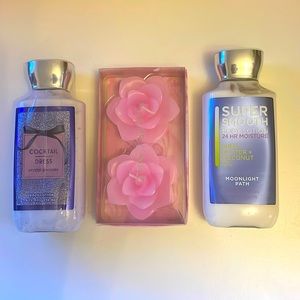 🎉HostPick🎉BATH AND BODY WORKS Bundle two 8 ounce lotions and flower candles set.